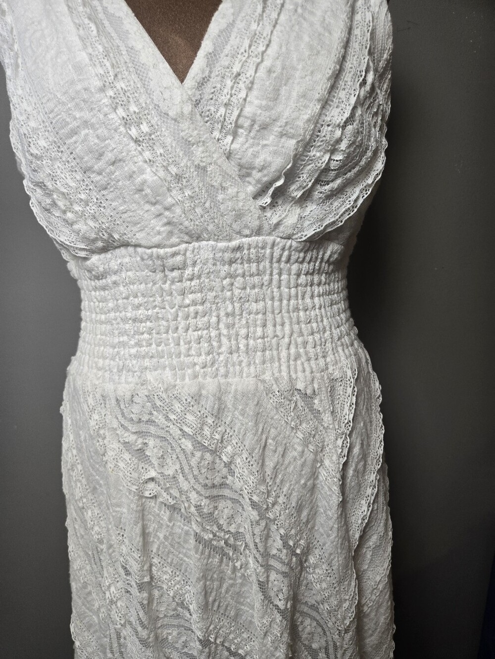 Women's White Eyelet V-Neck Dress Smocked Lace Beachy Resort Wedding Size 6 - Picture 10 of 10